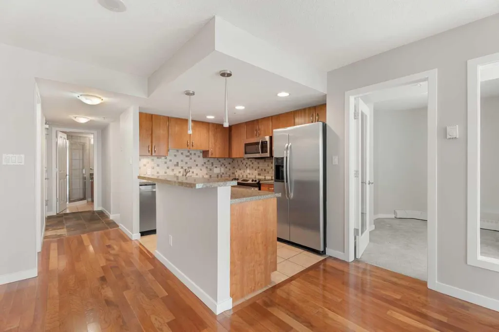 1088 6 Avenue SW Calgary AB T2P 5N3