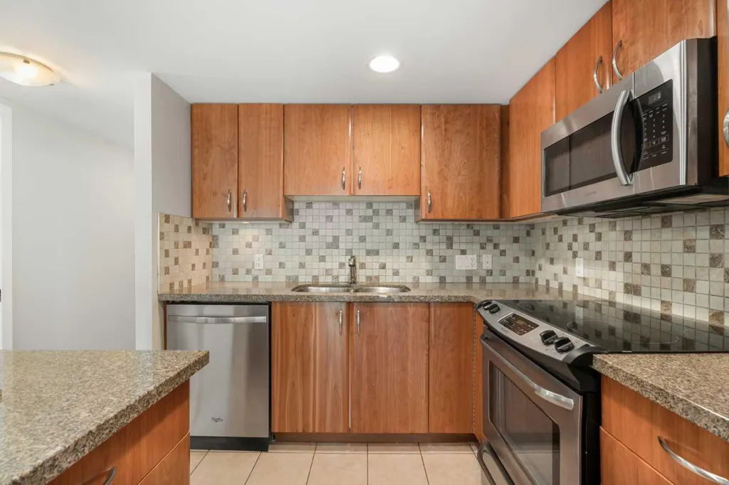 1088 6 Avenue SW Calgary AB T2P 5N3