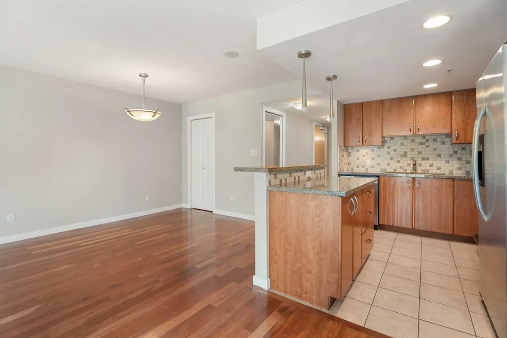1088 6 Avenue SW Calgary AB T2P 5N3