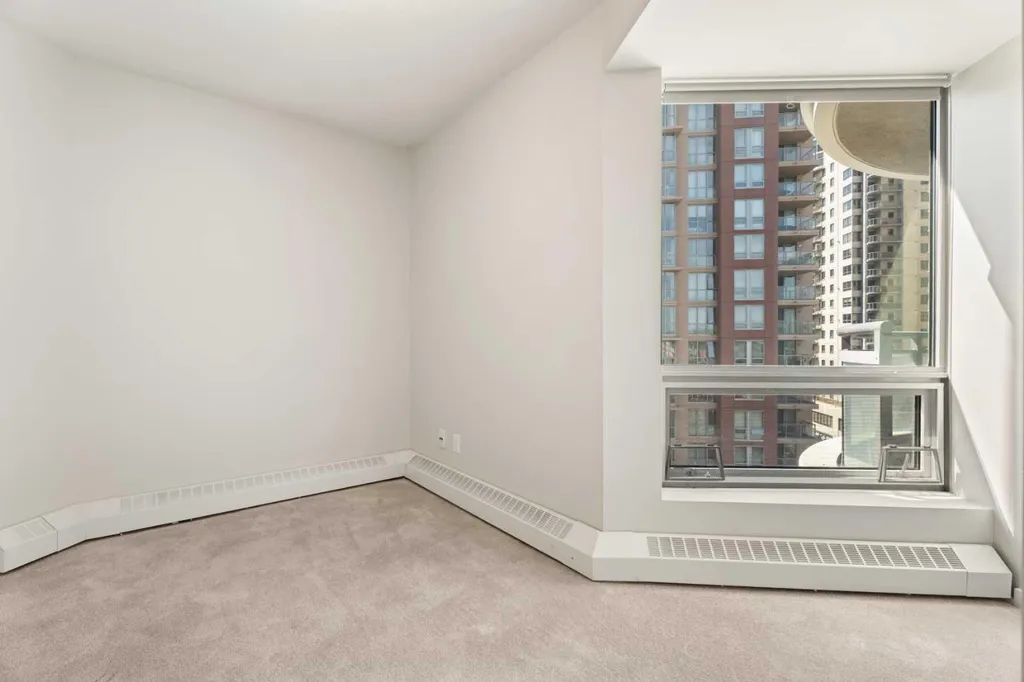 1088 6 Avenue SW Calgary AB T2P 5N3