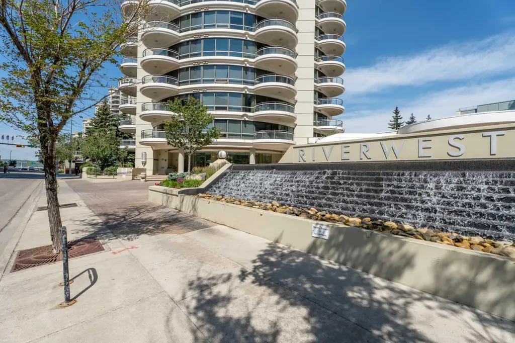 1088 6 Avenue SW Calgary AB T2P 5N3