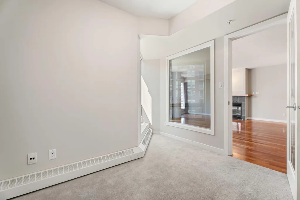 1088 6 Avenue SW Calgary AB T2P 5N3