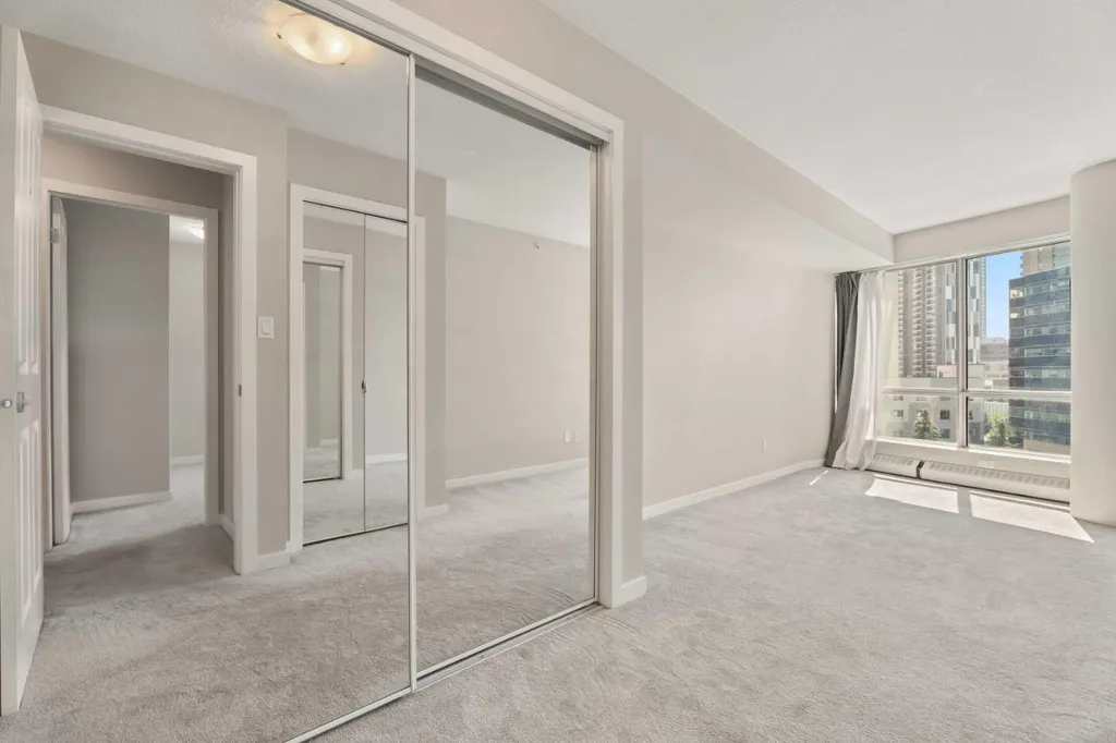 1088 6 Avenue SW Calgary AB T2P 5N3