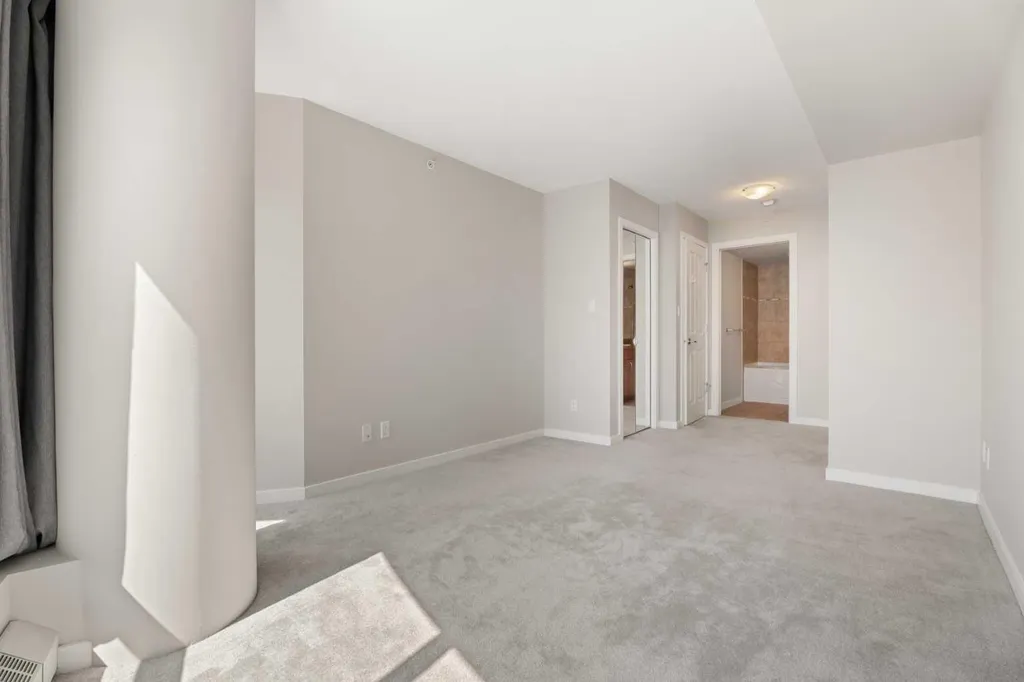 1088 6 Avenue SW Calgary AB T2P 5N3