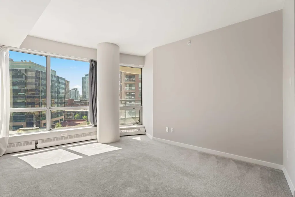 1088 6 Avenue SW Calgary AB T2P 5N3