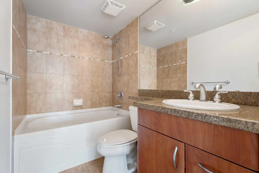 1088 6 Avenue SW Calgary AB T2P 5N3