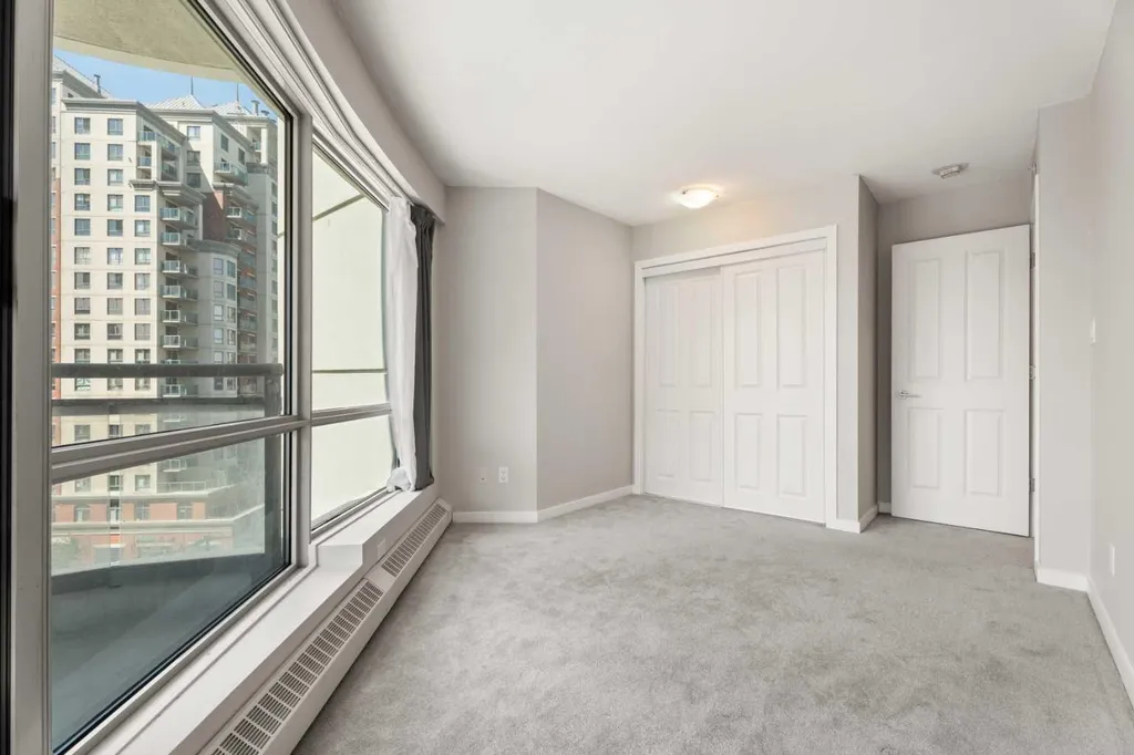 1088 6 Avenue SW Calgary AB T2P 5N3