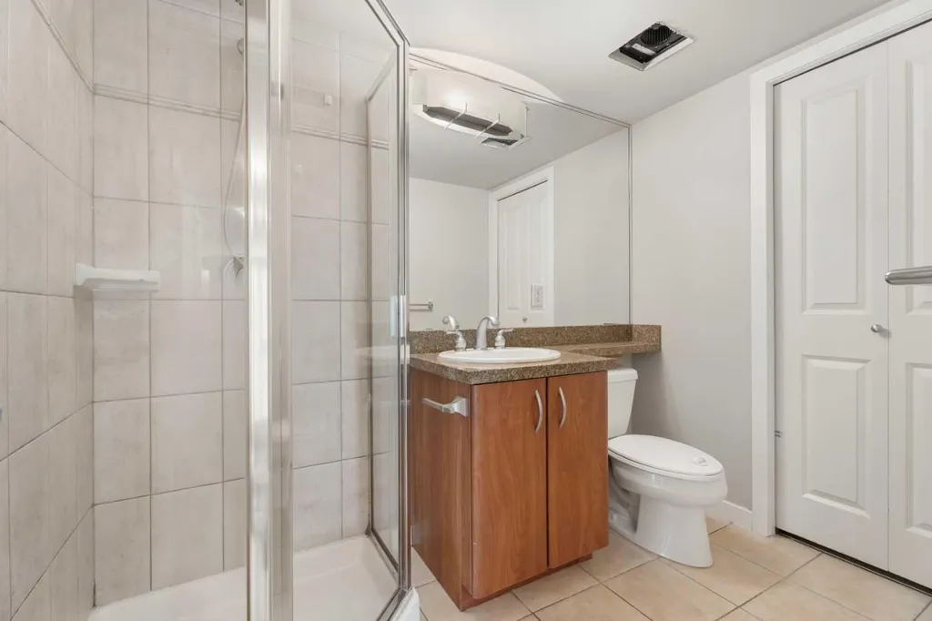 1088 6 Avenue SW Calgary AB T2P 5N3