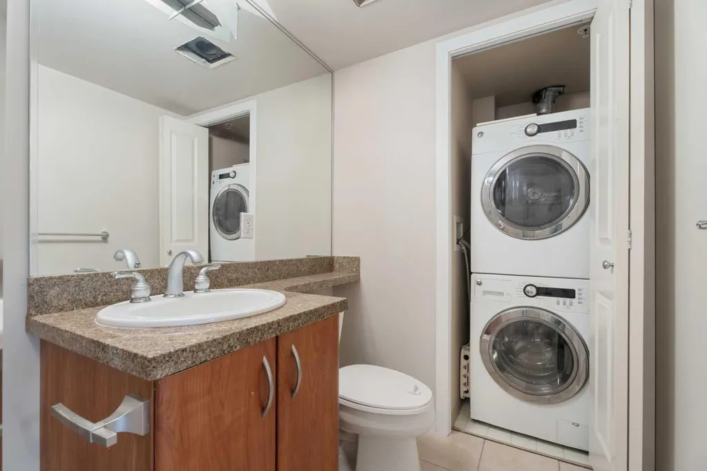 1088 6 Avenue SW Calgary AB T2P 5N3