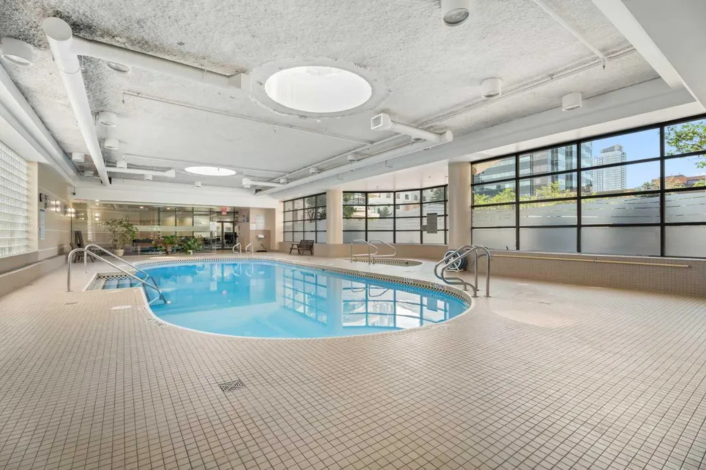 1088 6 Avenue SW Calgary AB T2P 5N3