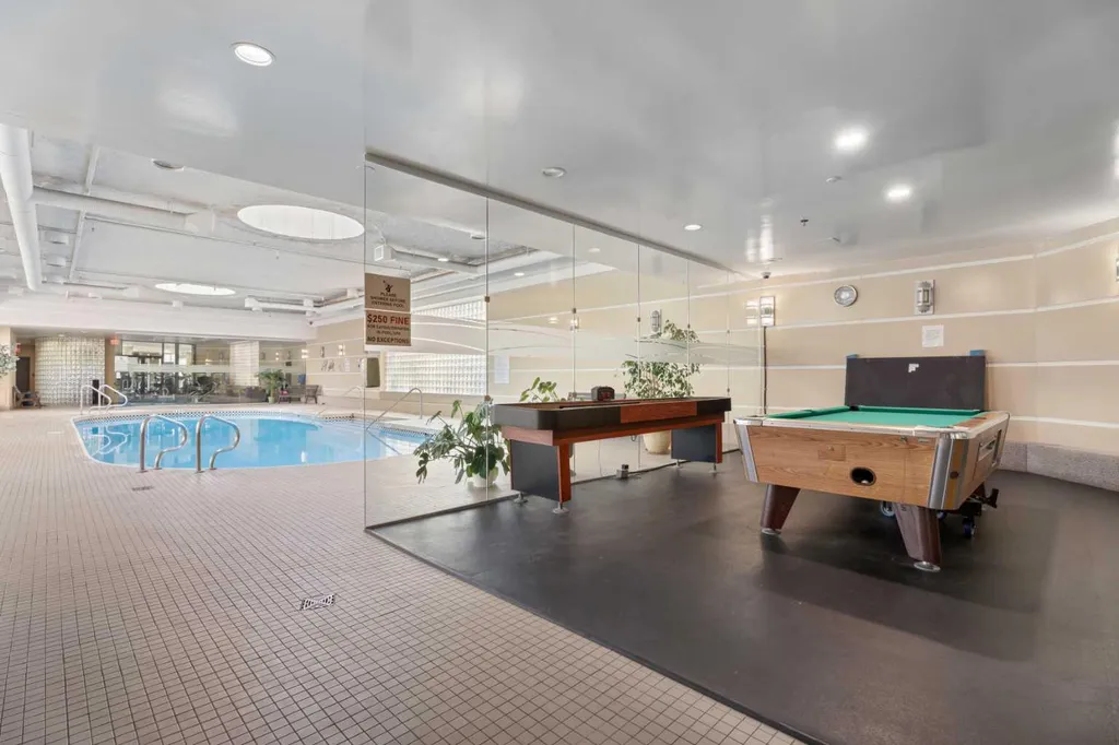 1088 6 Avenue SW Calgary AB T2P 5N3