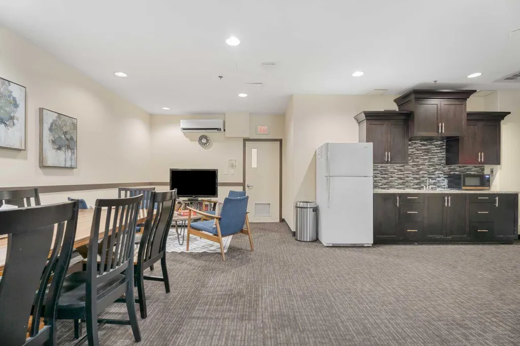 1088 6 Avenue SW Calgary AB T2P 5N3