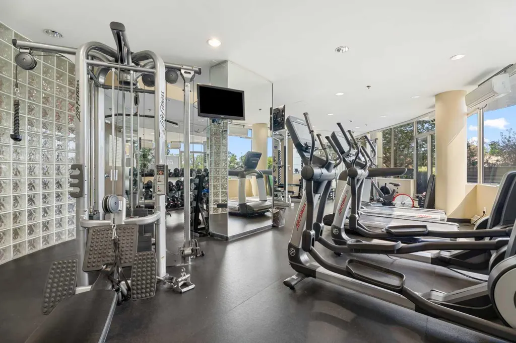 1088 6 Avenue SW Calgary AB T2P 5N3
