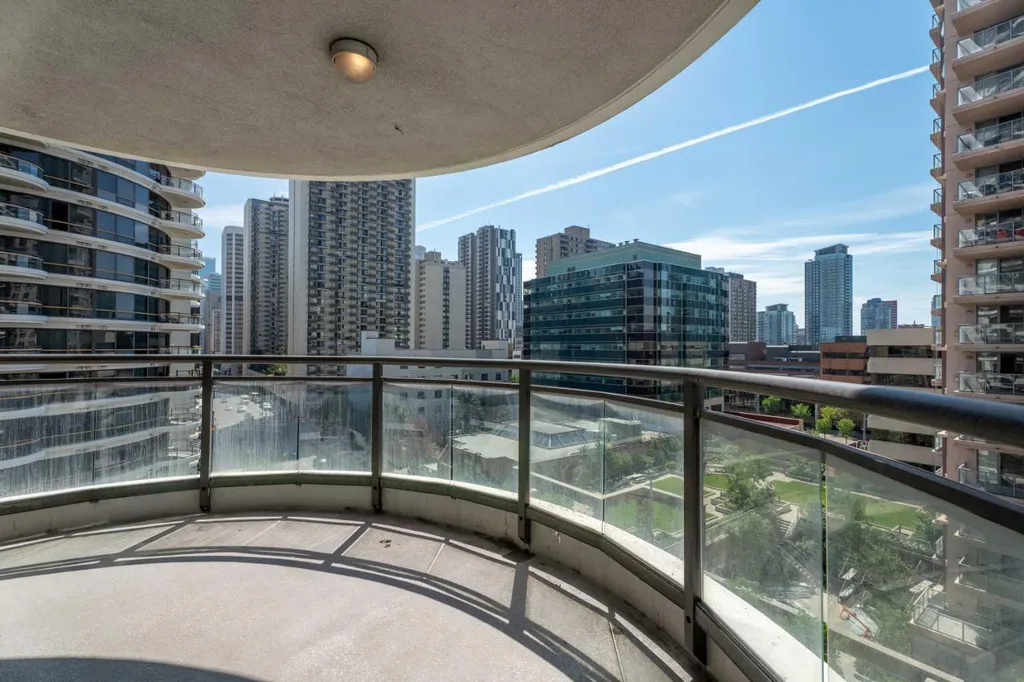 1088 6 Avenue SW Calgary AB T2P 5N3
