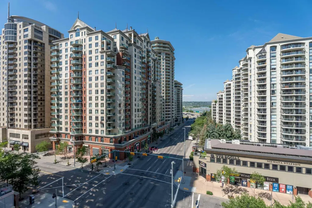 1088 6 Avenue SW Calgary AB T2P 5N3