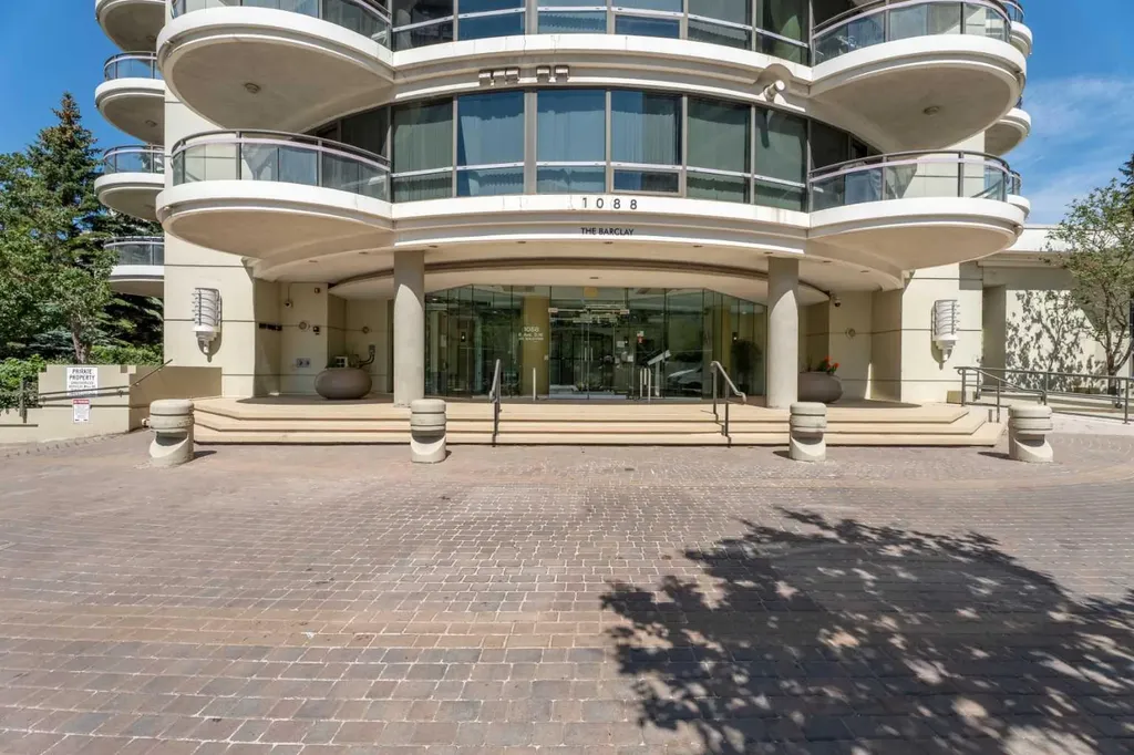1088 6 Avenue SW Calgary AB T2P 5N3