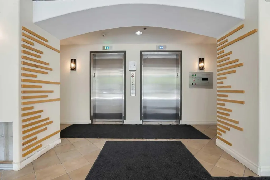 1088 6 Avenue SW Calgary AB T2P 5N3