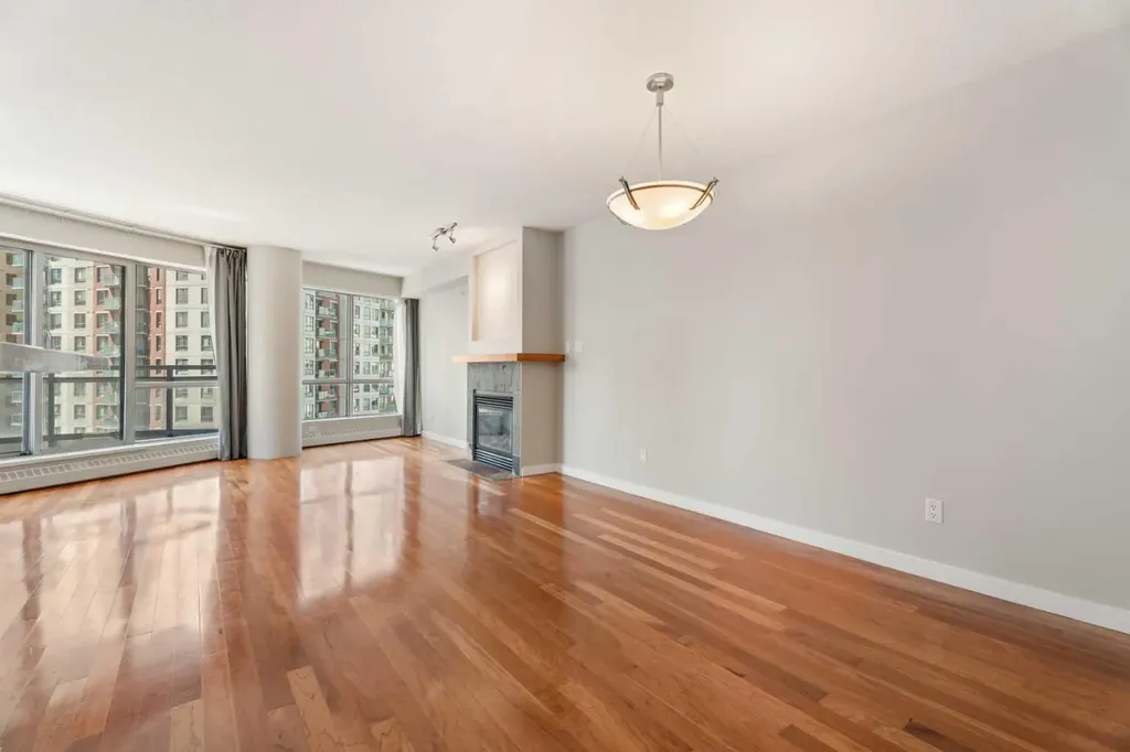 1088 6 Avenue SW Calgary AB T2P 5N3