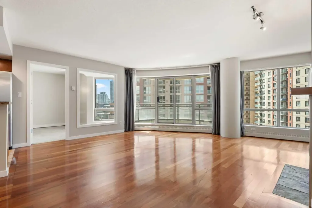 1088 6 Avenue SW Calgary AB T2P 5N3