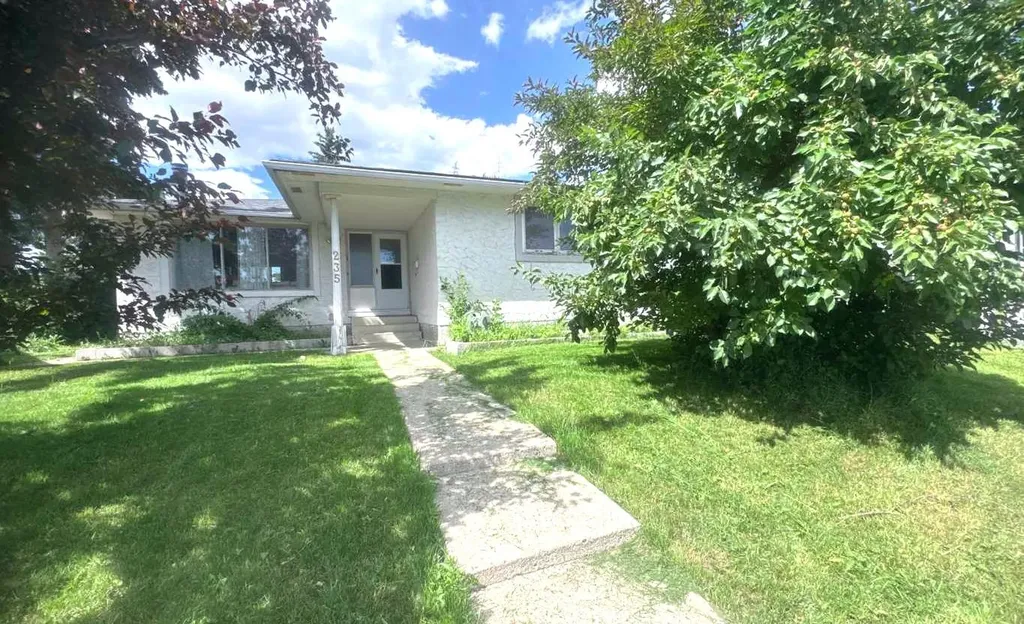 235 Penbrooke Close SE Calgary AB T2A 3N9