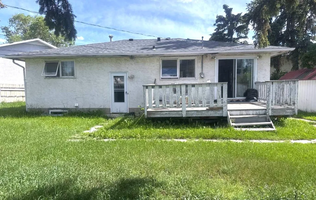 235 Penbrooke Close SE Calgary AB T2A 3N9