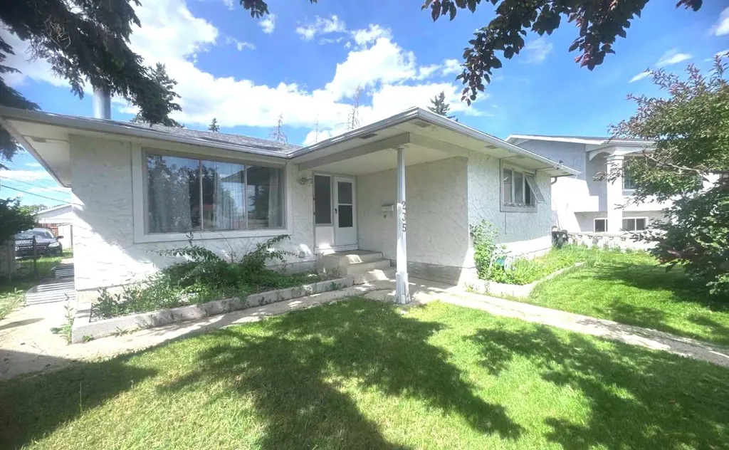 235 Penbrooke Close SE Calgary AB T2A 3N9