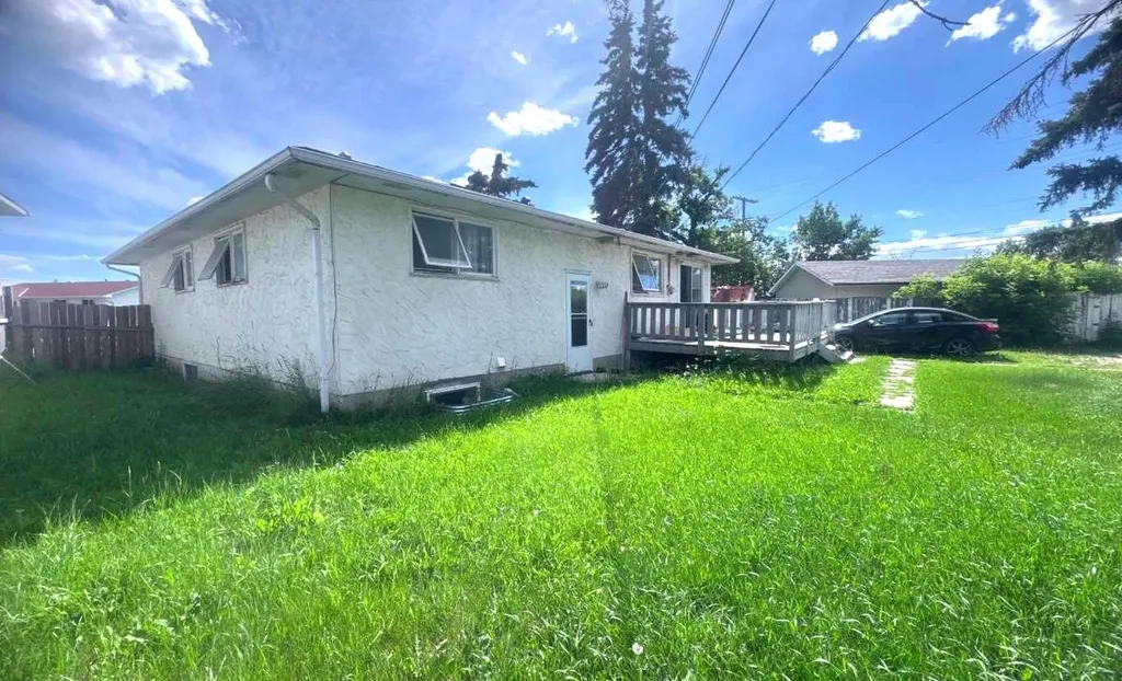 235 Penbrooke Close SE Calgary AB T2A 3N9