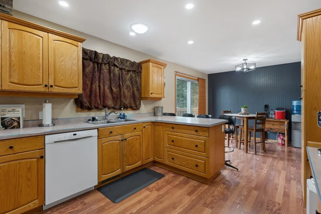 5110 49 Street Daysland AB T0B 1A0