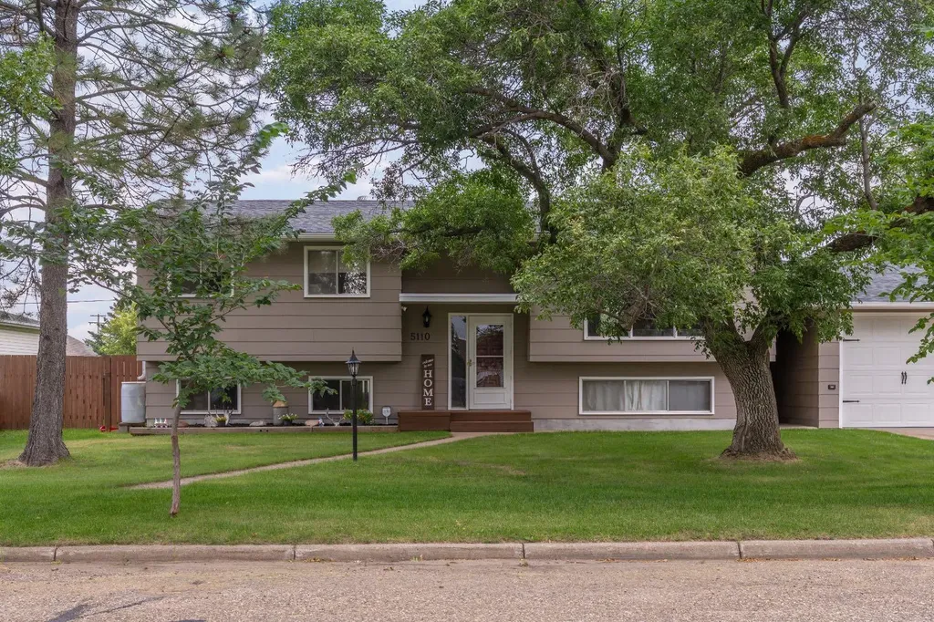 5110 49 Street Daysland AB T0B 1A0