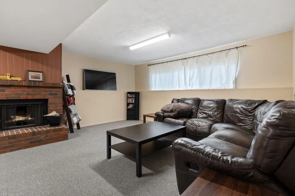 5110 49 Street Daysland AB T0B 1A0