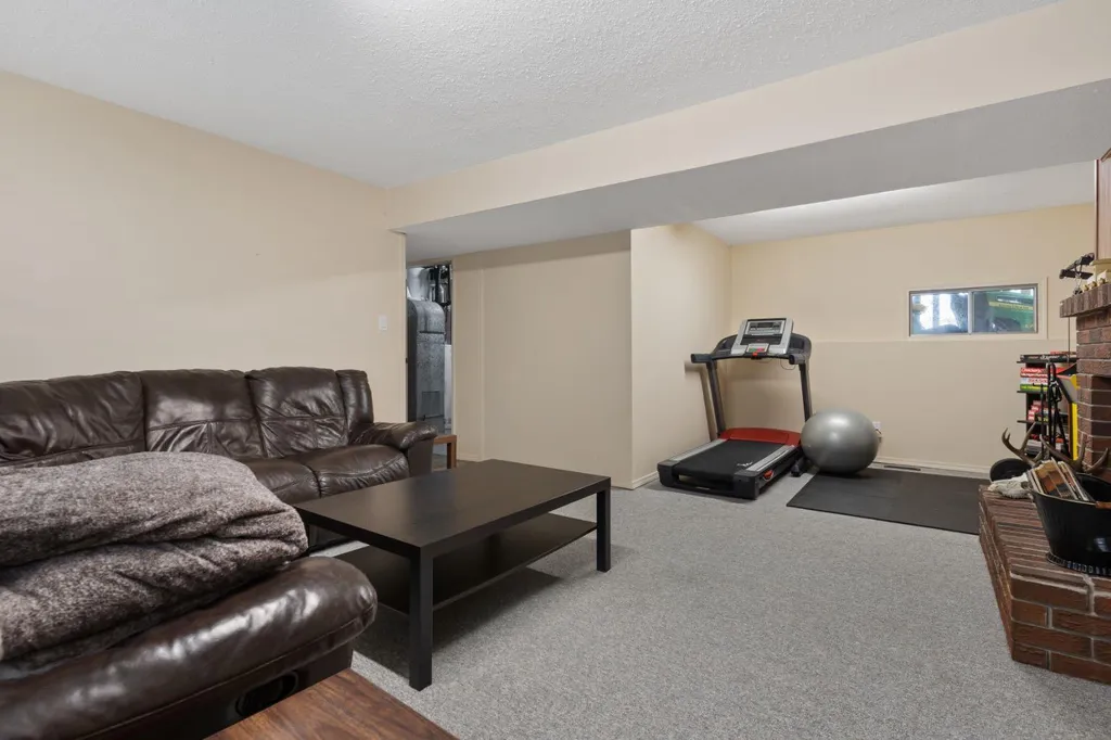 5110 49 Street Daysland AB T0B 1A0