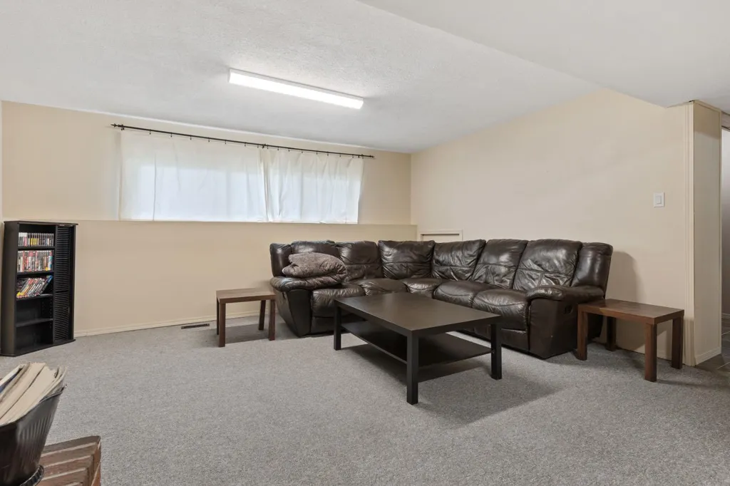 5110 49 Street Daysland AB T0B 1A0