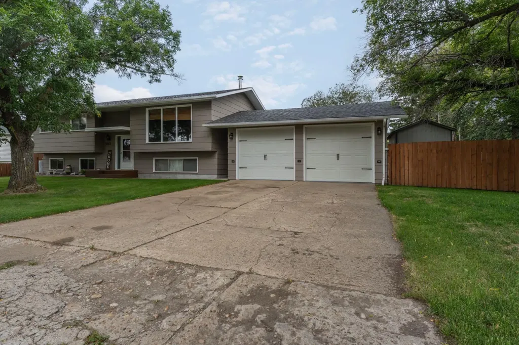 5110 49 Street Daysland AB T0B 1A0