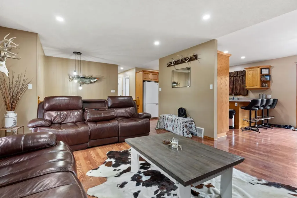 5110 49 Street Daysland AB T0B 1A0