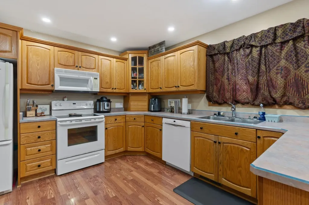 5110 49 Street Daysland AB T0B 1A0