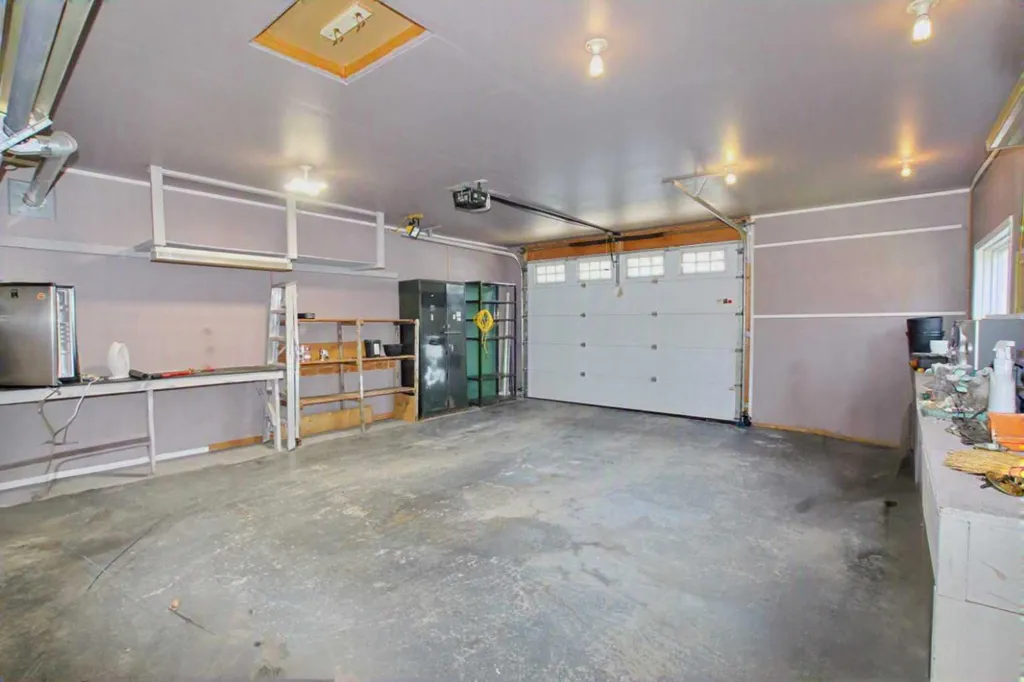 76 Lakeway Boulevard Sylvan Lake AB T4S 2P4