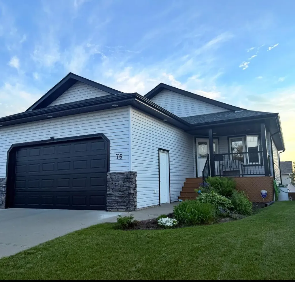 76 Lakeway Boulevard Sylvan Lake AB T4S 2P4