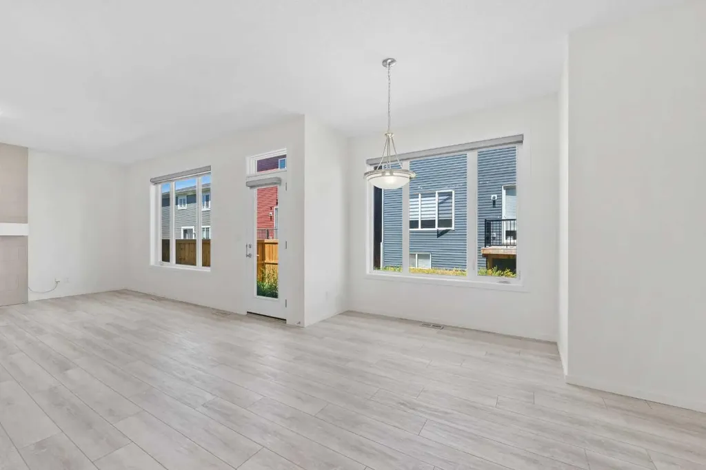 40 Carringham Gate NW Calgary AB T3P 1W1