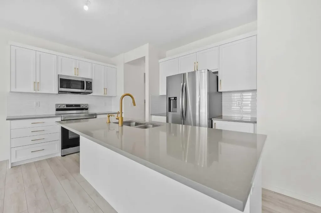 40 Carringham Gate NW Calgary AB T3P 1W1