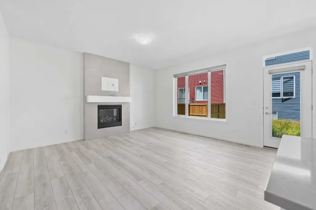 40 Carringham Gate NW Calgary AB T3P 1W1