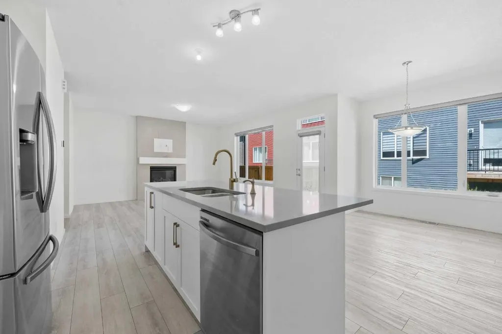 40 Carringham Gate NW Calgary AB T3P 1W1