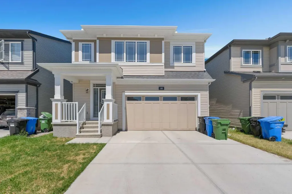 40 Carringham Gate NW Calgary AB T3P 1W1