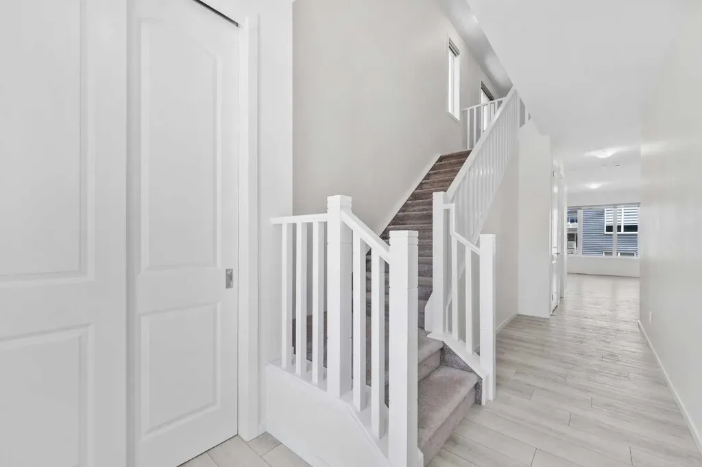40 Carringham Gate NW Calgary AB T3P 1W1