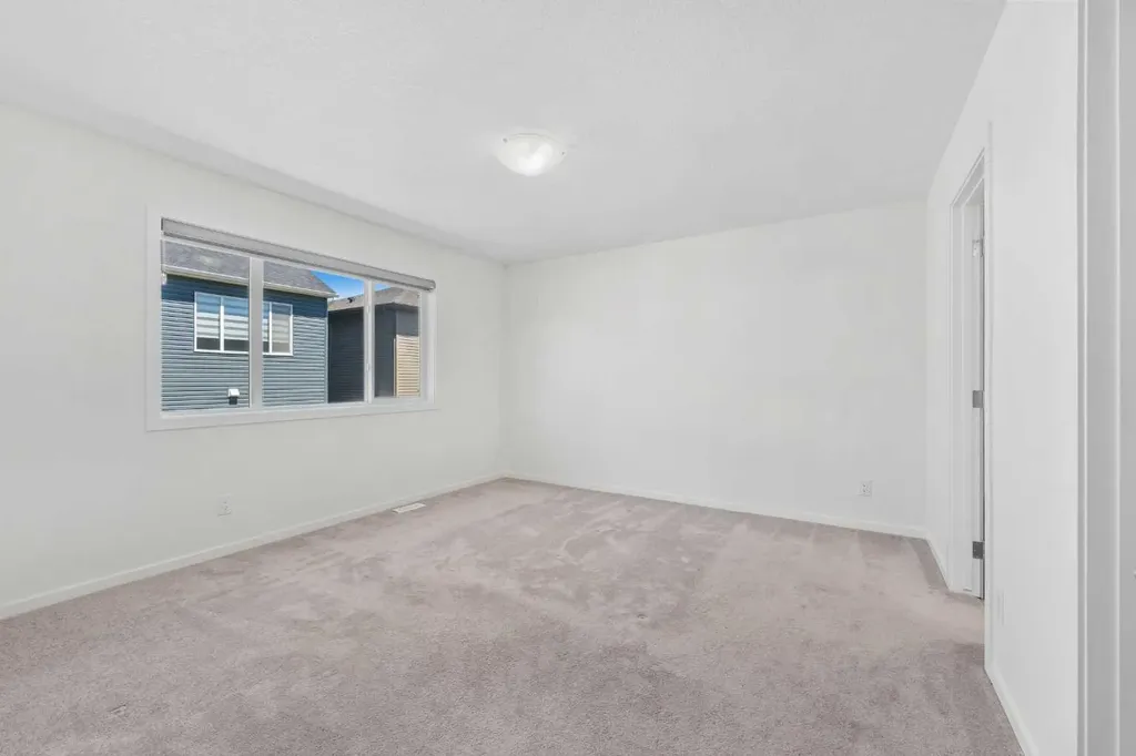40 Carringham Gate NW Calgary AB T3P 1W1