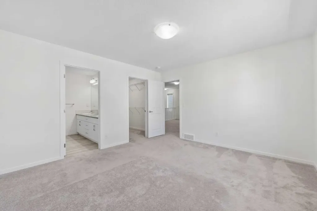 40 Carringham Gate NW Calgary AB T3P 1W1