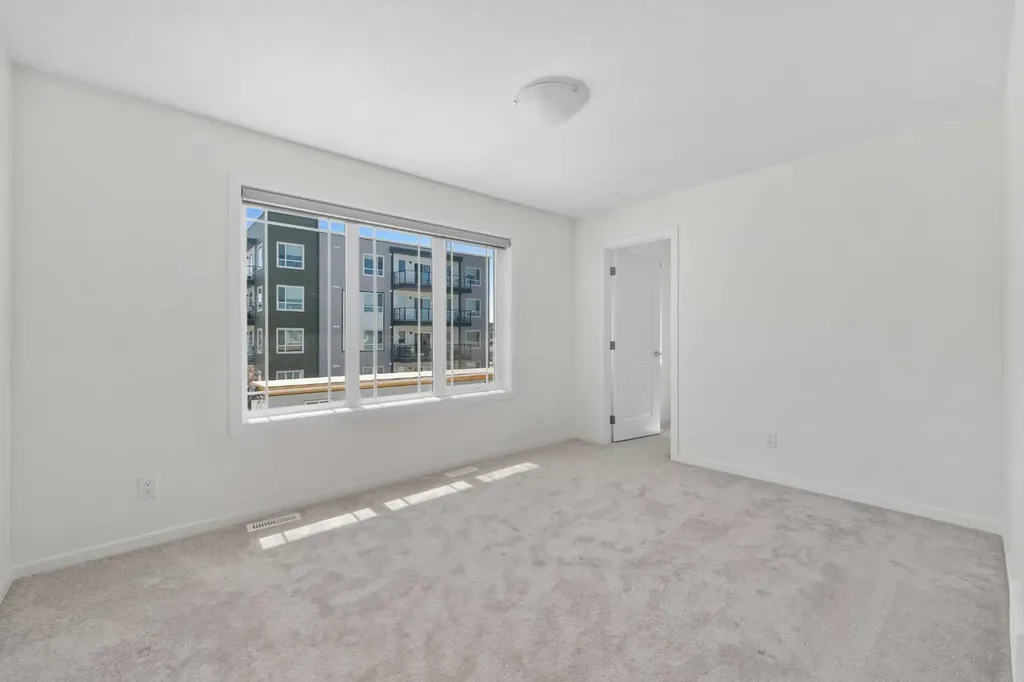 40 Carringham Gate NW Calgary AB T3P 1W1