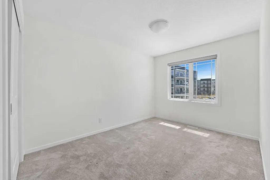 40 Carringham Gate NW Calgary AB T3P 1W1