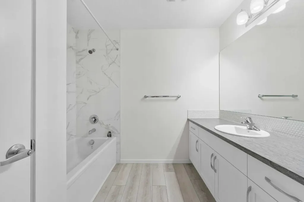 40 Carringham Gate NW Calgary AB T3P 1W1