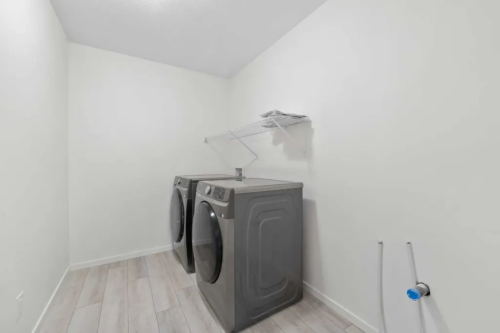 40 Carringham Gate NW Calgary AB T3P 1W1
