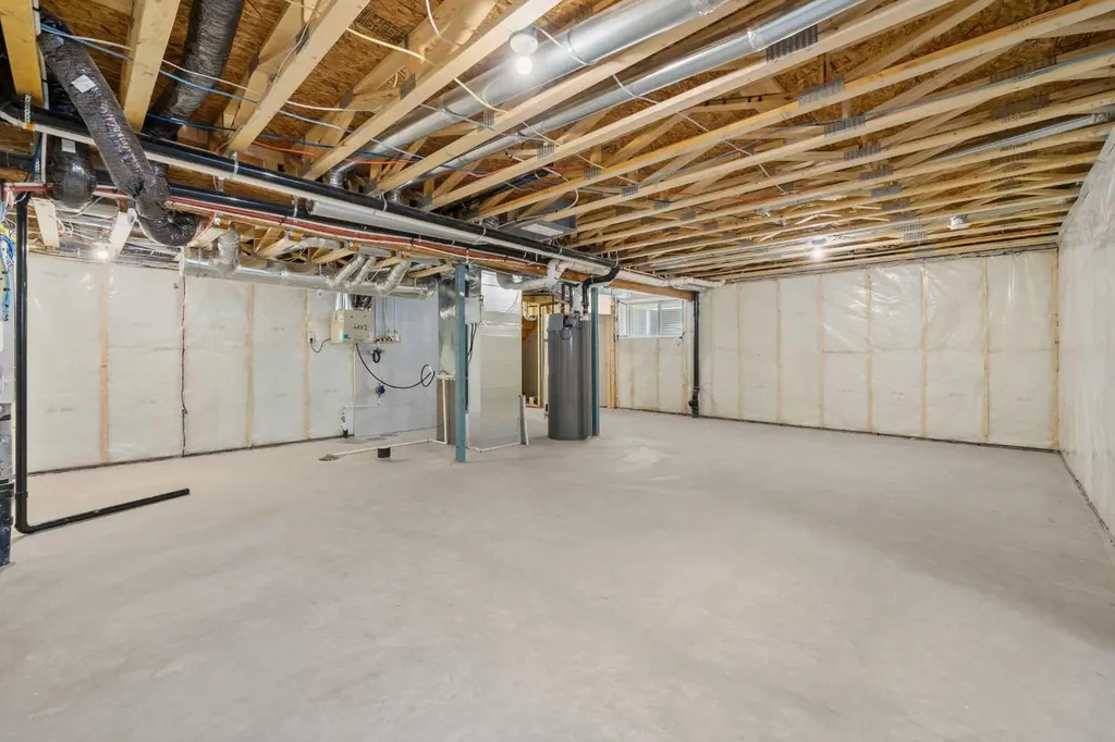 40 Carringham Gate NW Calgary AB T3P 1W1